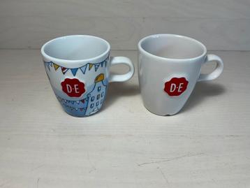 Twee Douwe Egberts kopjes (Senseomaat) beschikbaar voor biedingen