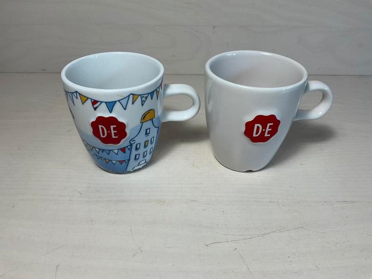 Twee Douwe Egberts kopjes (Senseomaat), Huis en Inrichting, Keuken | Servies, Zo goed als nieuw, Kop(pen) en/of Schotel(s), Overige stijlen