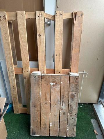 2 Pallets (standard & small size each) beschikbaar voor biedingen
