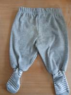 Mooi grijs babybroekje met voetjes, Kinderen en Baby's, Babykleding | Maat 50, Ophalen of Verzenden, Zo goed als nieuw, Jongetje of Meisje