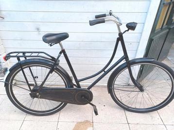 Mooie omafiets igst met slot en antilekbanden  beschikbaar voor biedingen