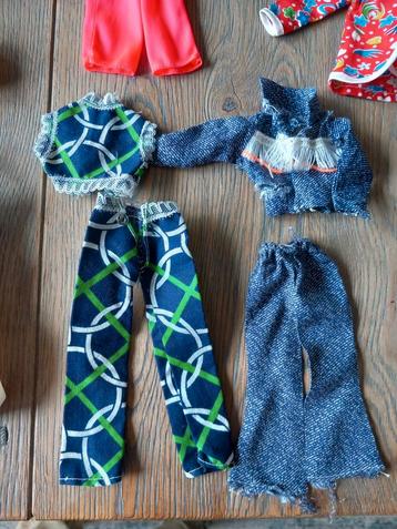 Verzameling vintage Barbie kleding beschikbaar voor biedingen