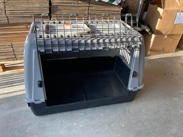 Honden kennel voor in de auto beschikbaar voor biedingen