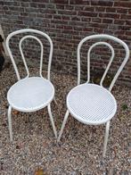 2 Witte metalen stoeltjes met gaatjes zitting, Ophalen