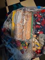 Hele krat vol onderdelen zoals monopoly rummikub enz, Ophalen of Verzenden