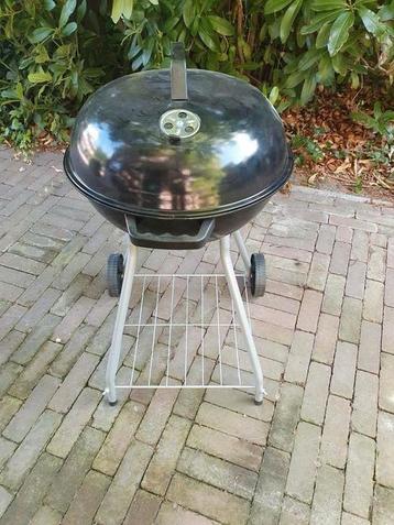 Barbecue houtskool beschikbaar voor biedingen