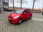 Hyundai i10 1.1 I 5DR 2011 Rood km 112.025 !!!!, Auto's, Stof, 4 cilinders, 400 kg, Origineel Nederlands