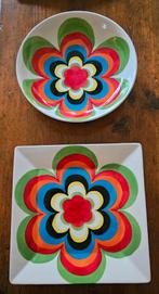 4 zeldzame vintage grote vierkante borden  + 1 ronde schaal, Keramiek, Ophalen of Verzenden, Zo goed als nieuw, Bord(en)