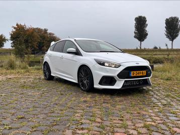 Ford Focus 2.5 20V 257KW RS 3D 2016 Wit beschikbaar voor biedingen