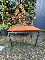 Mooie kleine sidetable van kuperus Almelo, Huis en Inrichting, Ophalen, 50 tot 100 cm, Zo goed als nieuw, 25 tot 50 cm