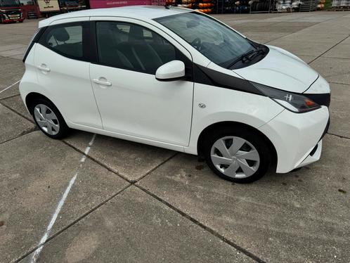 Toyota Aygo 1.0 12V Vvt-i 5DRS 2017 Wit, Auto's, Toyota, Particulier, Aygo, Benzine, B, Hatchback, Handgeschakeld, Geïmporteerd