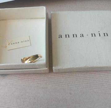 Anna+Nina oorbel beschikbaar voor biedingen