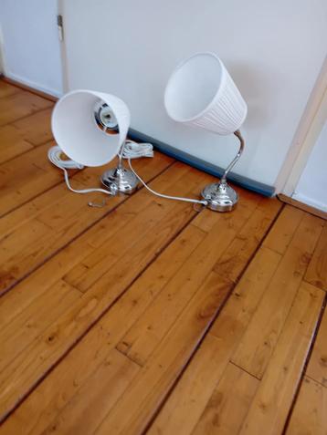 2 schemerlampjes van ikea wit