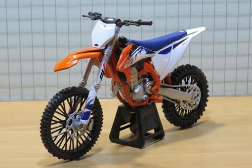 KTM 450 SX-F 2022 1:12 58343, Hobby en Vrije tijd, Modelauto's | 1:5 tot 1:12, Nieuw, Motor, 1:9 t/m 1:12, Ophalen of Verzenden