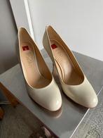 schoen, Schoenen met lage hakken, Beige, Ophalen of Verzenden, Zo goed als nieuw