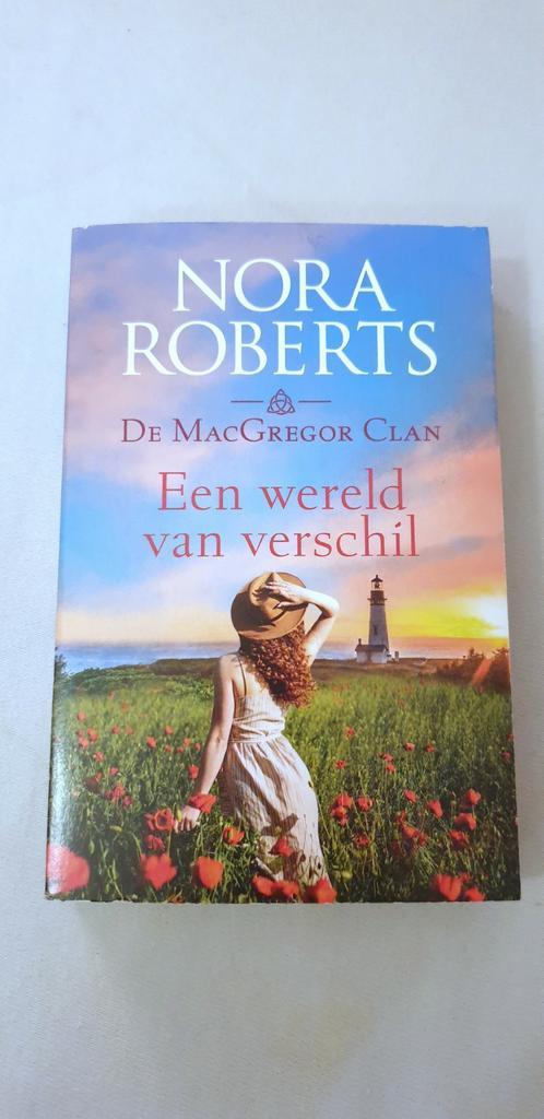 Nora Roberts  - Een wereld van verschil  - De MacGregor Clan, Boeken, Chicklit, Zo goed als nieuw, Ophalen of Verzenden