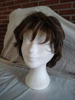 Mooie, kwalitatieve pruik met piepschuim hoofd, Kleding | Dames, Overige Dameskleding, Ophalen, Zo goed als nieuw