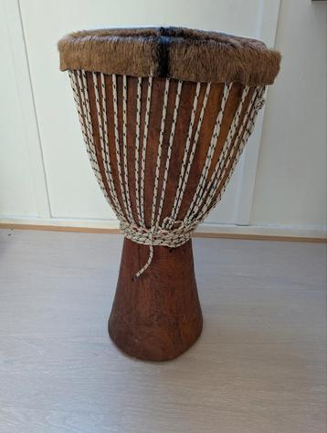 grote djembe  beschikbaar voor biedingen