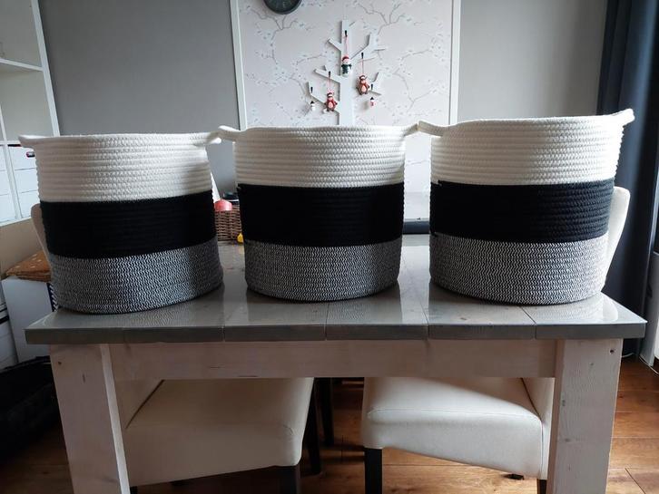 3 grote opberg manden in zeer goede staat, Huis en Inrichting, Woonaccessoires | Schalen en Manden, Zo goed als nieuw, Mand, Rond