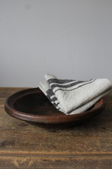 Oude brocante aardewerk schaal *Pronck & Praal* beschikbaar voor biedingen