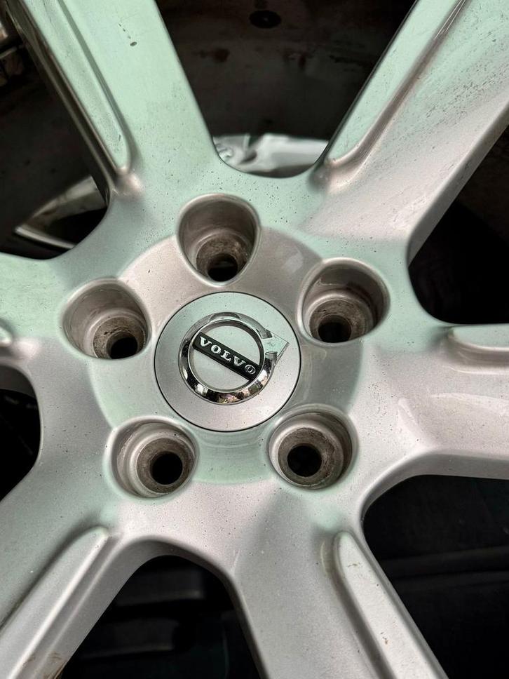 4 Winterbanden Volvo XC90, Auto-onderdelen, Banden en Velgen, Banden en Velgen, Winterbanden, 235 mm, Ophalen of Verzenden