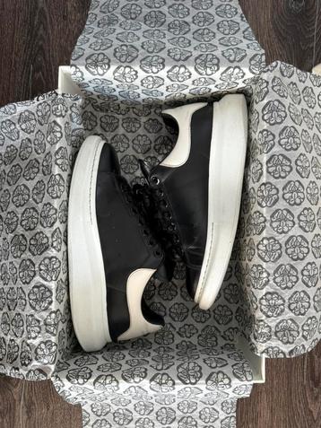 Alexander McQueen sneakers – maat 40 – zo goed als nieuw beschikbaar voor biedingen