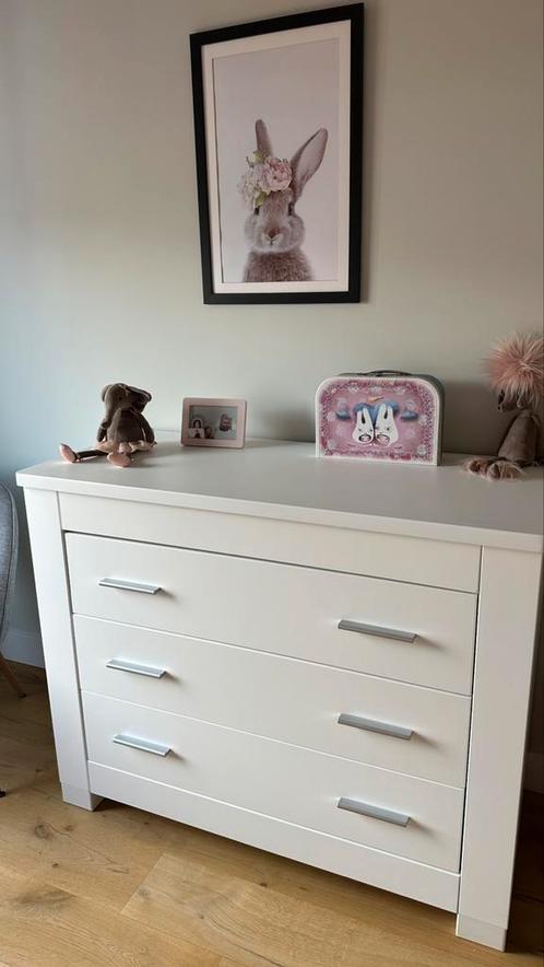 Peuterbed, kast & commode kleur ijswit zgan, Kinderen en Baby's, Kinderkamer | Bedden, Zo goed als nieuw, 140 tot 160 cm, 70 tot 85 cm