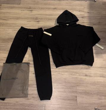 Essentials fear of god beschikbaar voor biedingen
