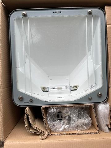 4 nieuwe Philips buitenlampen voor buitenterrein weiland etc beschikbaar voor biedingen