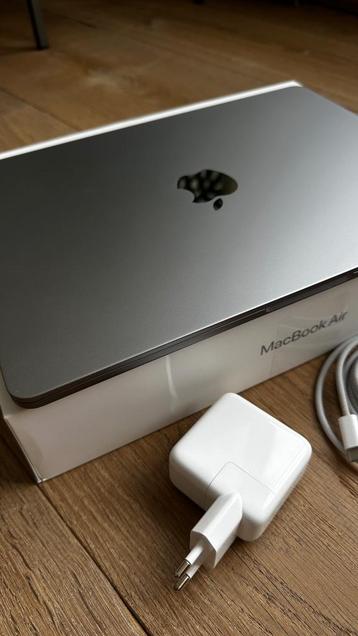 Apple MacBook Air (2022) – M2, 8‑Core CPU/GPU, 8GB RAM, 256G beschikbaar voor biedingen