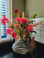 Zilveren vaas met een geweldig roze boeket zijde bloemen, Ophalen of Verzenden, Nieuw