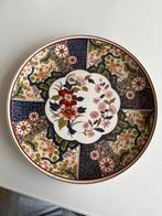 Imari stijl porcelein bord met bloemmotief, Ophalen of Verzenden