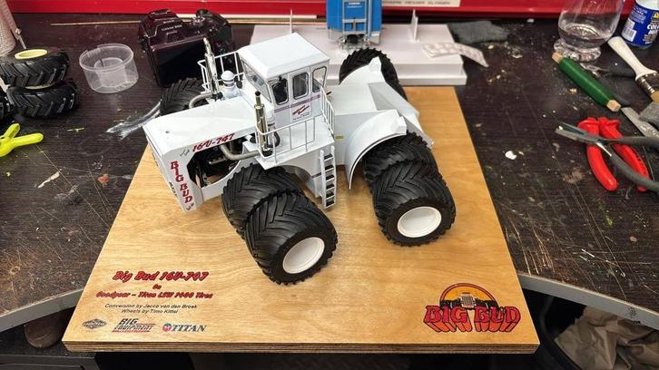 1/32 Big Bud 16V-747 ombouw op Titan LSW 1400 wielen, Hobby en Vrije tijd, Modelauto's | 1:32, Zo goed als nieuw, Tractor of Landbouw