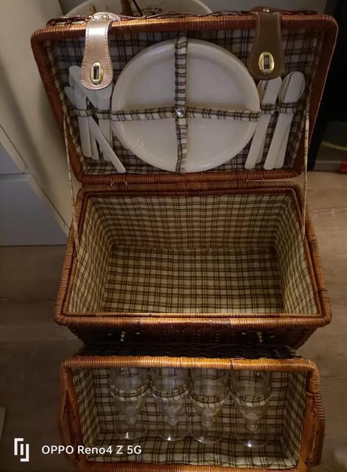 Picknickmand met complete servies, Hobby en Vrije tijd, Picknickmanden, Zo goed als nieuw, Ophalen
