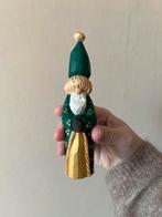 Handgemaakte houtgesneden kerstman figuur groen goud santa, Ophalen of Verzenden, Nieuw