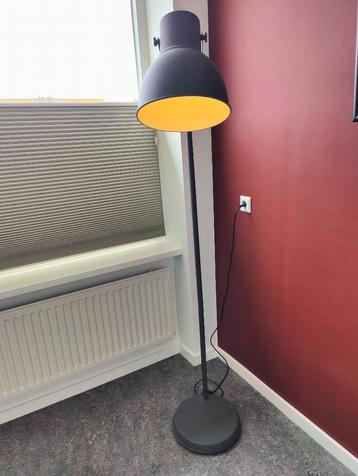 Staande vloerlamp Hektar van Ikea beschikbaar voor biedingen