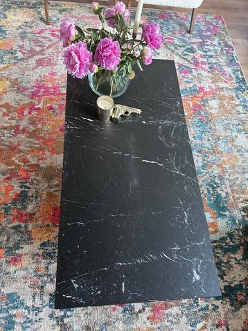 Marmeren Salontafel met Stalen Onderstel beschikbaar voor biedingen
