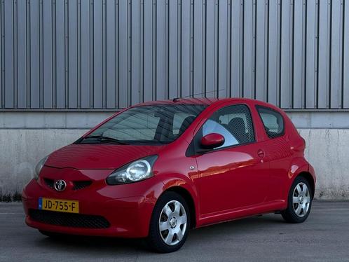 Toyota Aygo 1.0 12V Vvt-i 3DRS MMT 2006 Rood, Auto's, Toyota, Particulier, Aygo, Benzine, A, Hatchback, Handgeschakeld, Geïmporteerd