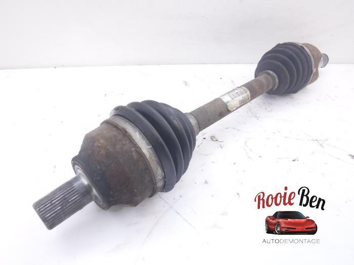 Aandrijfas links-voor van een Volvo V50, Auto-onderdelen, Remmen en Aandrijving, Volvo, Gebruikt, 3 maanden garantie, Ophalen of Verzenden