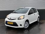 Toyota Aygo 1.0 VVT-i Now NL auto dealer onderhouden boekjes, Auto's, Voorwielaandrijving, Euro 5, Stof, Gebruikt