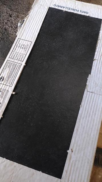 Restpartij antraciet vloertegel 30x60 2,5m2 beschikbaar voor biedingen