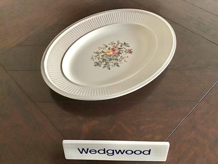 Wedgwood Conway serveerschaal 35 cm, Huis en Inrichting, Keuken | Servies, Schaal of Schalen, Wedgwood, Aardewerk, Ophalen of Verzenden