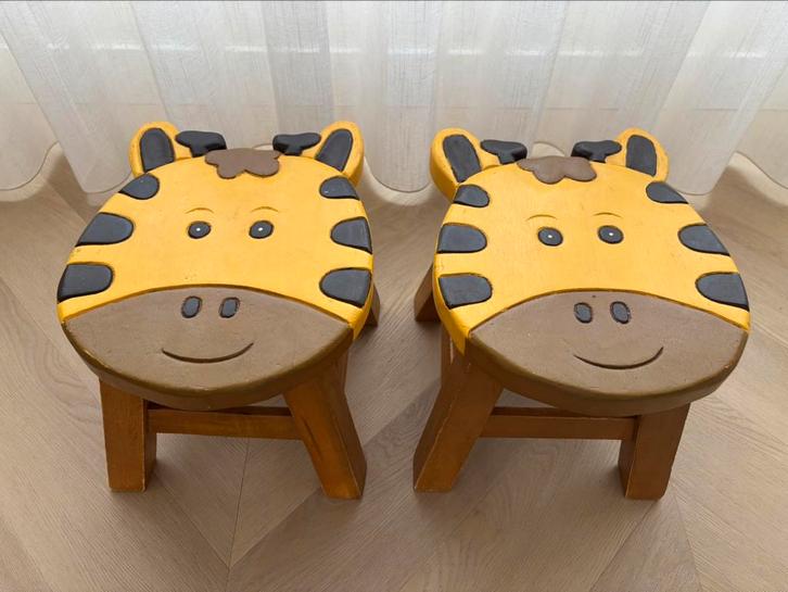 Mooie handgemaakte houten kinderkrukjes, Huis en Inrichting, Krukjes, Zo goed als nieuw, Hout, Ophalen