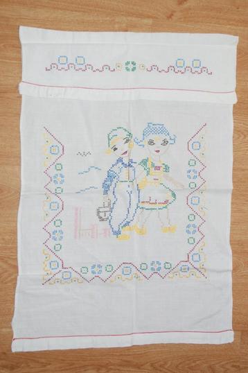 Brocante geborduurde overhanddoek voor een doekenrek doek beschikbaar voor biedingen