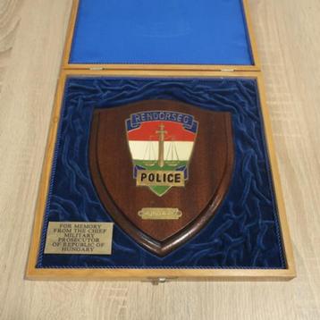 Wapenschild Politie Police Hungary Rendorseg in kist beschikbaar voor biedingen