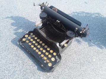 CORONA TYPEWRITER  VOUWBAAR  1914 / 1918 beschikbaar voor biedingen