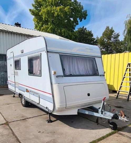 Burstner scala, Caravans en Kamperen, Caravans, Particulier, tot en met 3, 1000 - 1250 kg, Treinzit, Bürstner, Omvormbare zithoek