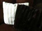 Twee sierkussens bruin + wit, Ophalen, Nieuw, Bruin, Vierkant