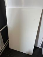 Wit bureaublad met zwarte poten en opbouwdeel met laatjes., Huis en Inrichting, Ophalen, Gebruikt, Bureau