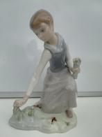 Vintage Lladro Porcelein Beeld Dame Pasch Venlo, Antiek en Kunst, Ophalen of Verzenden
